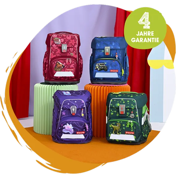 Kollektion von Schulranzen mit Text “4 Jahre Garantie”